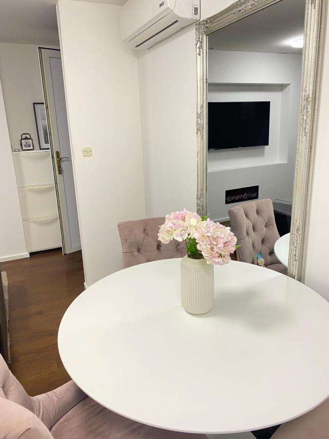 Sweet Flat With 2 Bedrooms Split Croatia Bagian luar foto